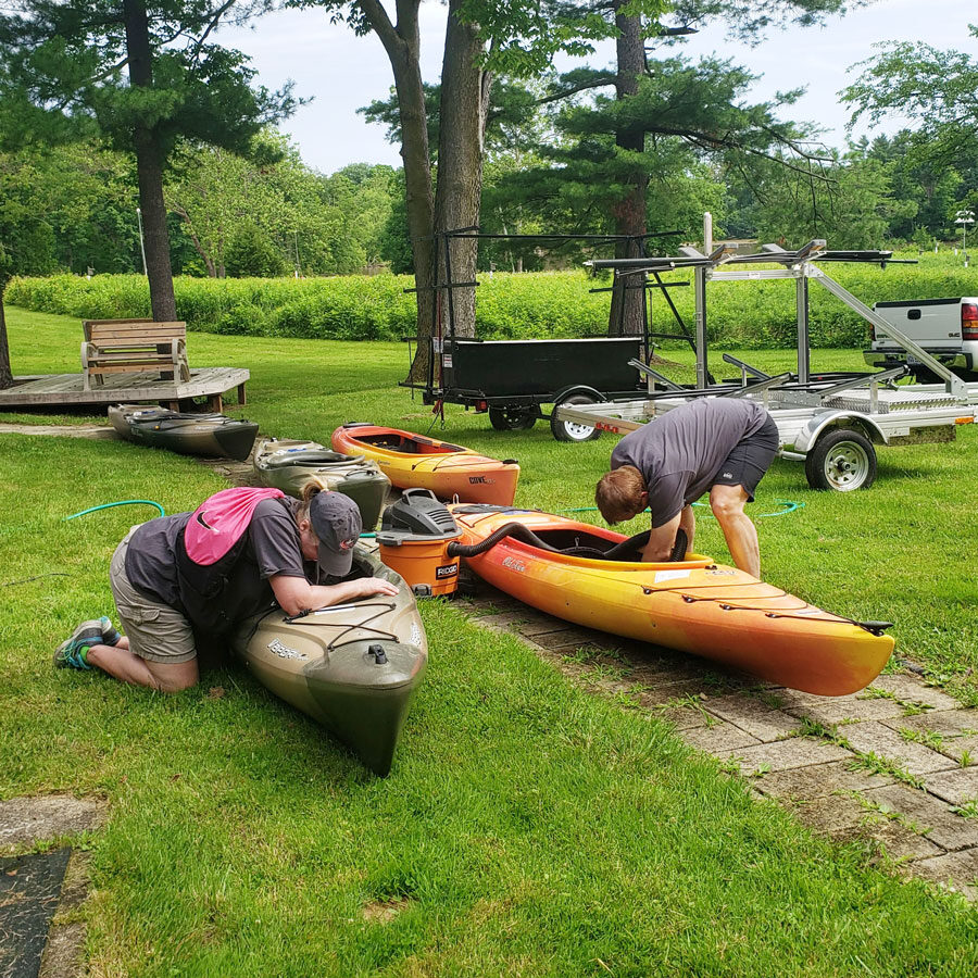 DSW employees volunteering at ASC Adventure Center